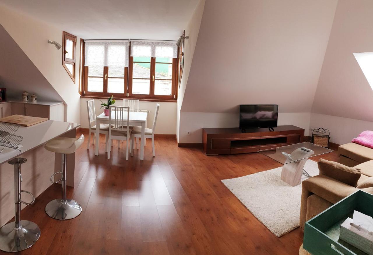 Atico Cine Colon Apartment Ribadeo Bagian luar foto