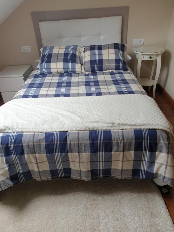 Atico Cine Colon Apartment Ribadeo Bagian luar foto