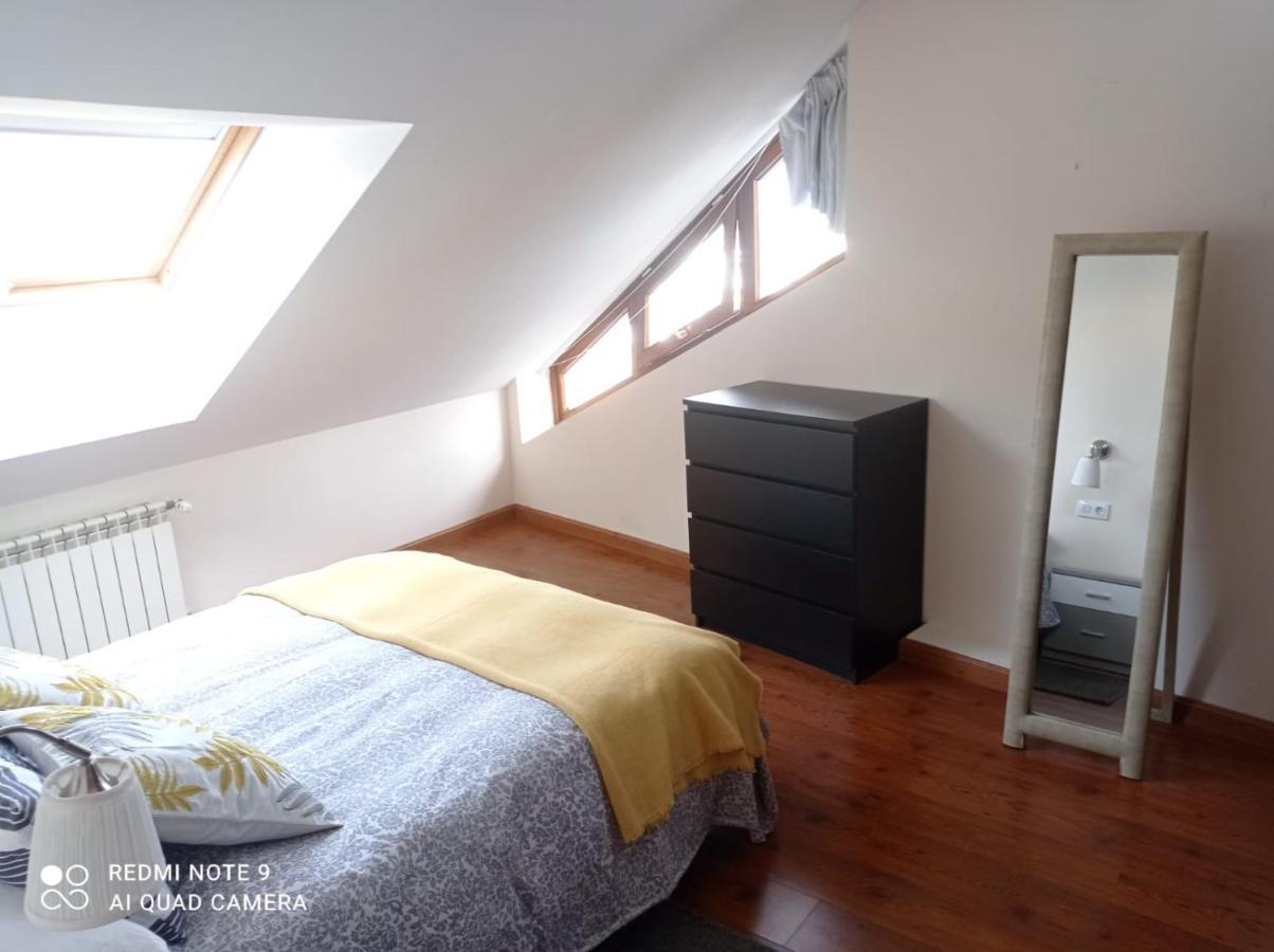 Atico Cine Colon Apartment Ribadeo Bagian luar foto