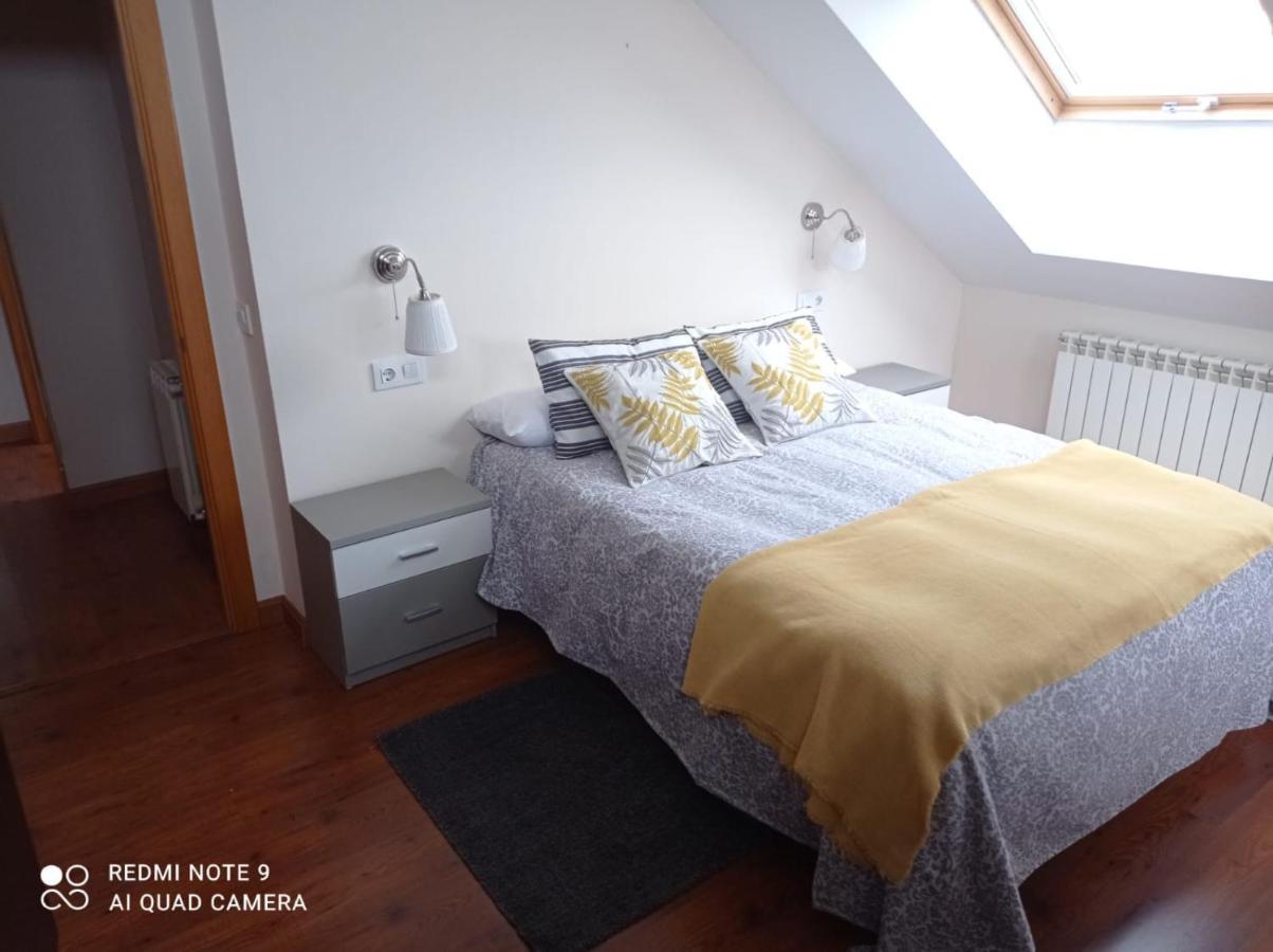 Atico Cine Colon Apartment Ribadeo Bagian luar foto