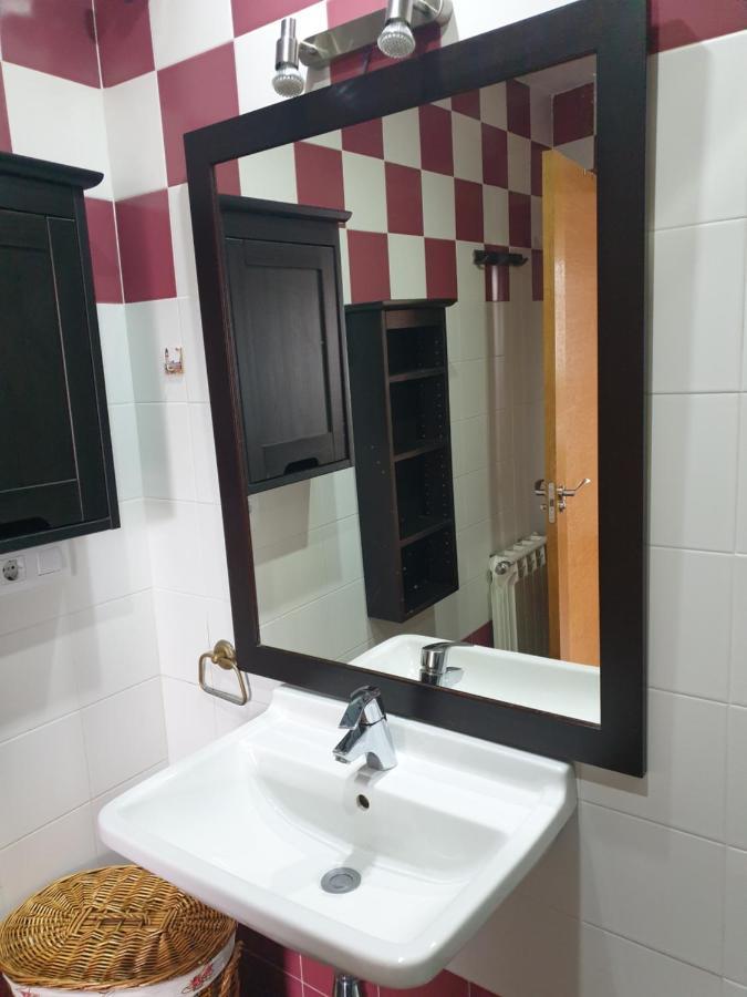 Atico Cine Colon Apartment Ribadeo Bagian luar foto