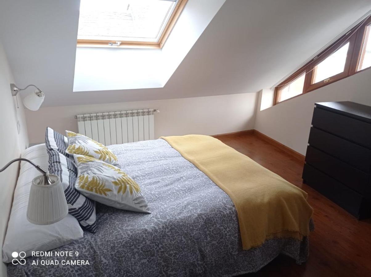 Atico Cine Colon Apartment Ribadeo Bagian luar foto