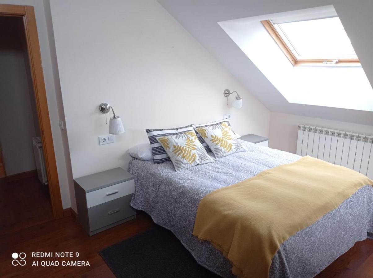 Atico Cine Colon Apartment Ribadeo Bagian luar foto