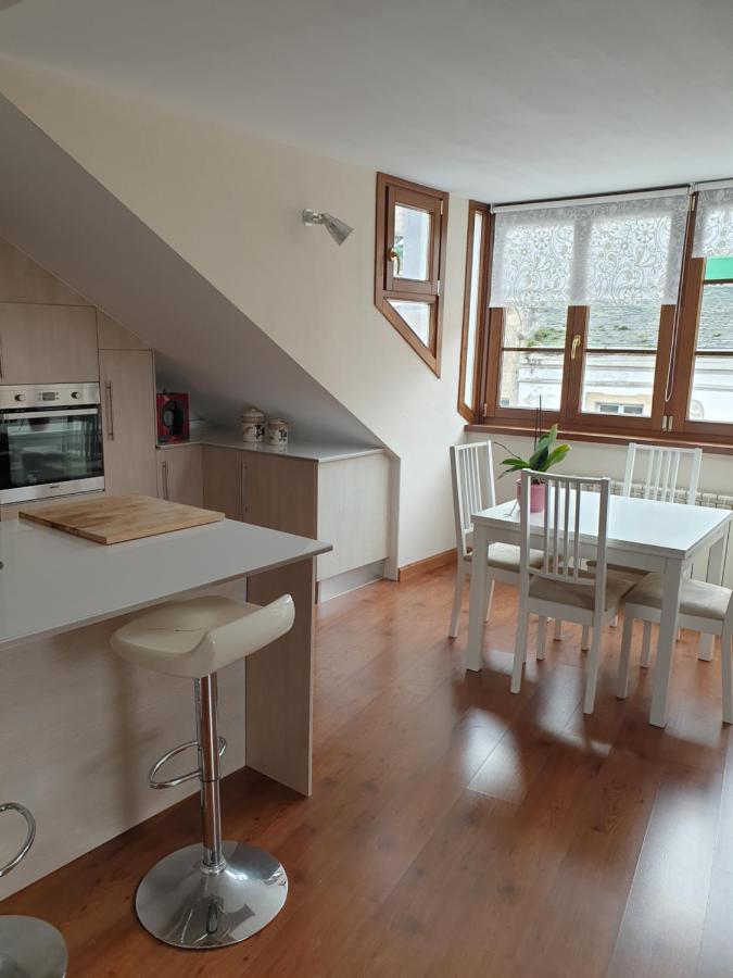 Atico Cine Colon Apartment Ribadeo Bagian luar foto