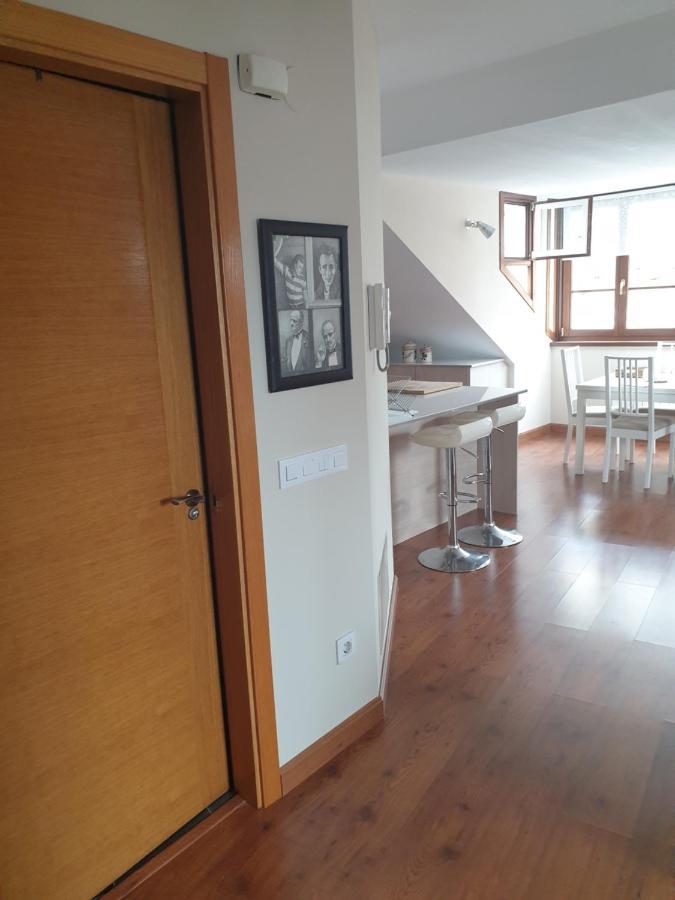 Atico Cine Colon Apartment Ribadeo Bagian luar foto