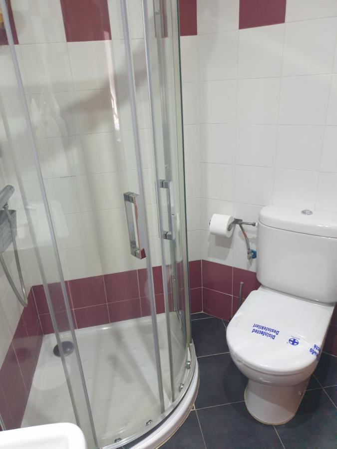 Atico Cine Colon Apartment Ribadeo Bagian luar foto