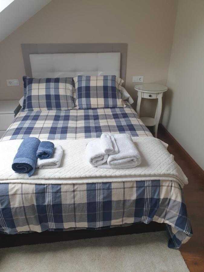 Atico Cine Colon Apartment Ribadeo Bagian luar foto