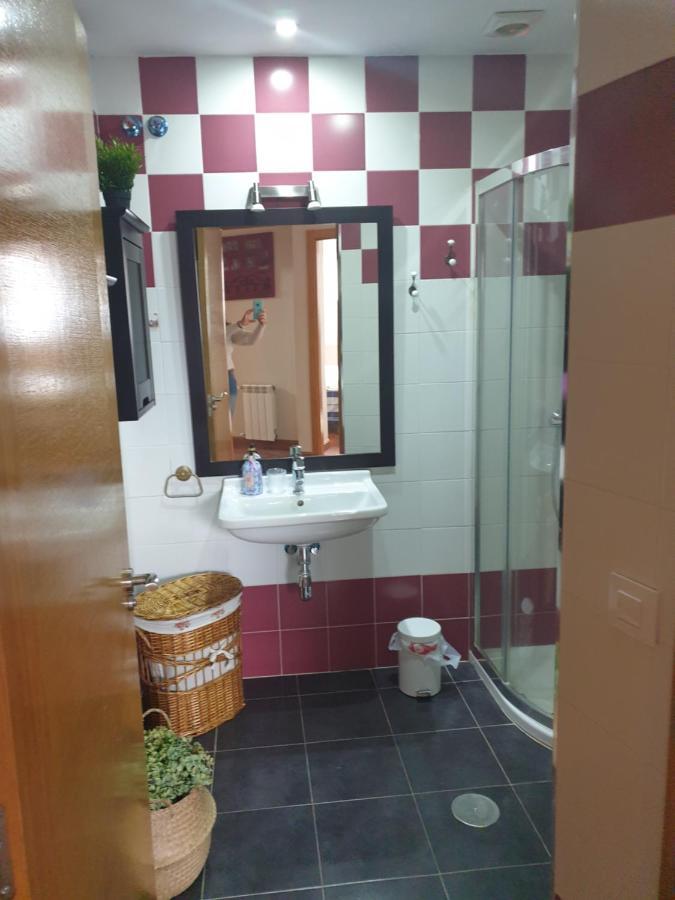 Atico Cine Colon Apartment Ribadeo Bagian luar foto