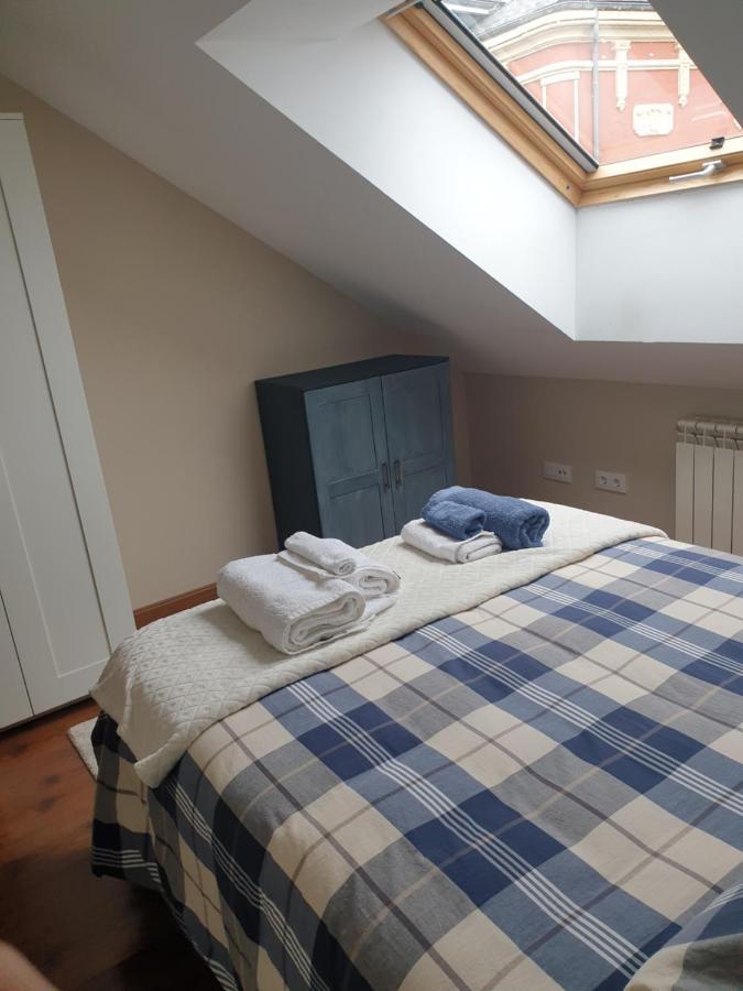 Atico Cine Colon Apartment Ribadeo Bagian luar foto