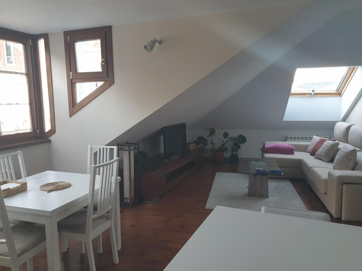 Atico Cine Colon Apartment Ribadeo Bagian luar foto
